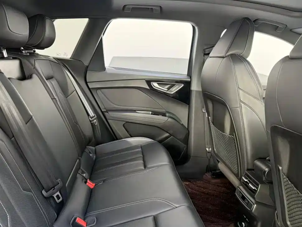 Audi Q4 E-Tron 2023 — фото 9