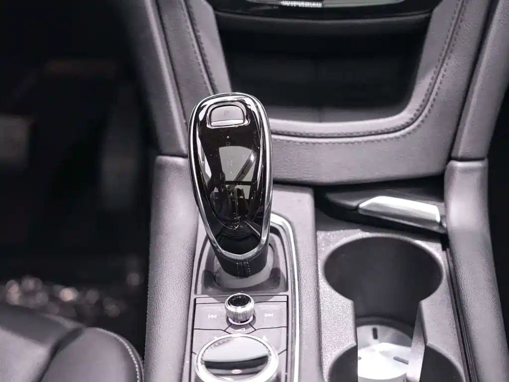 Cadillac XT5 2020 — фото 15