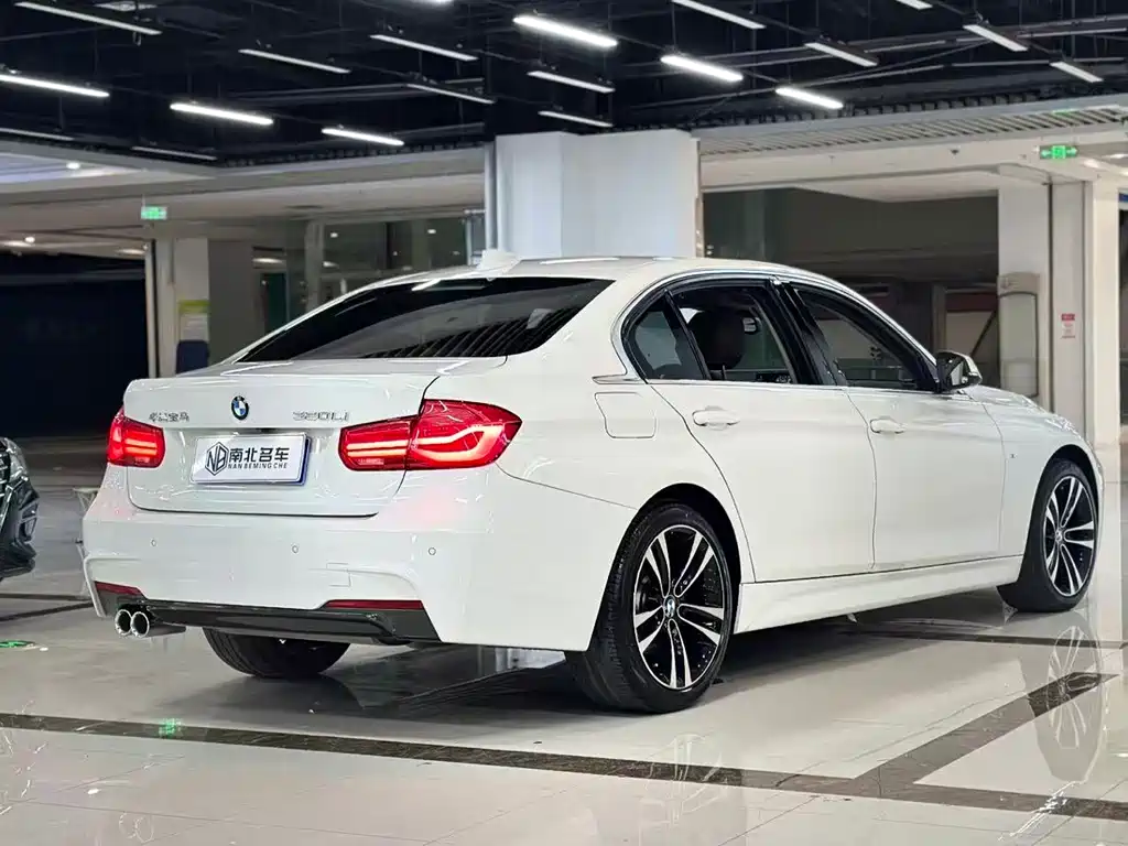 BMW 3 Series 2019 — фото 13
