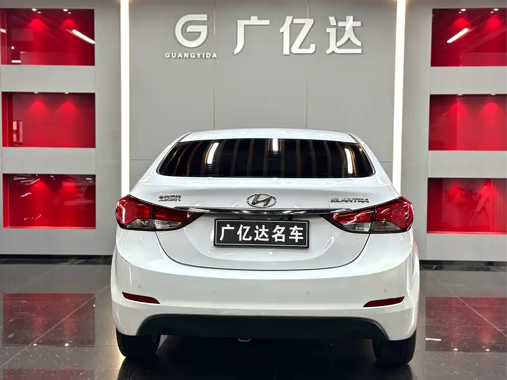 Hyundai Elantra 2017 — фото 12