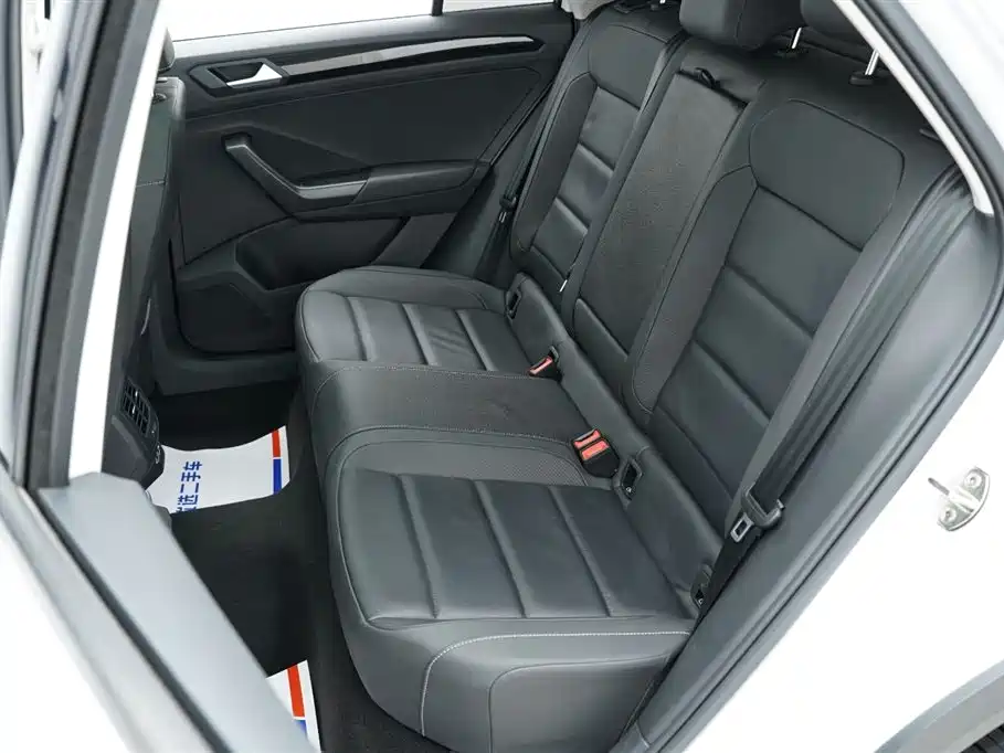 Volkswagen T-Roc 2023 — фото 11
