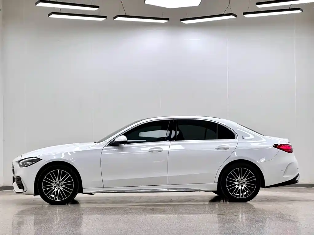 Mercedes-Benz C-Class 2023 — фото 3