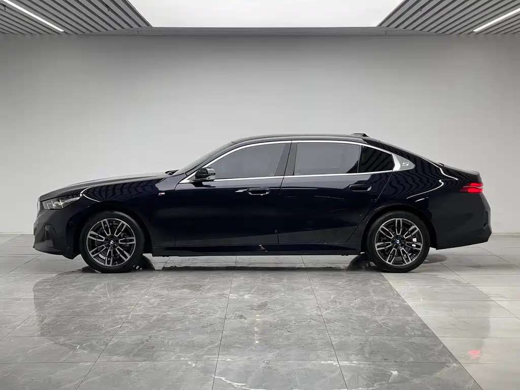 BMW 5 Series 2025