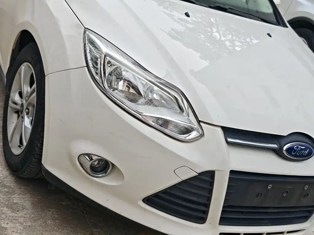 Ford Focus 2014 — фото 14