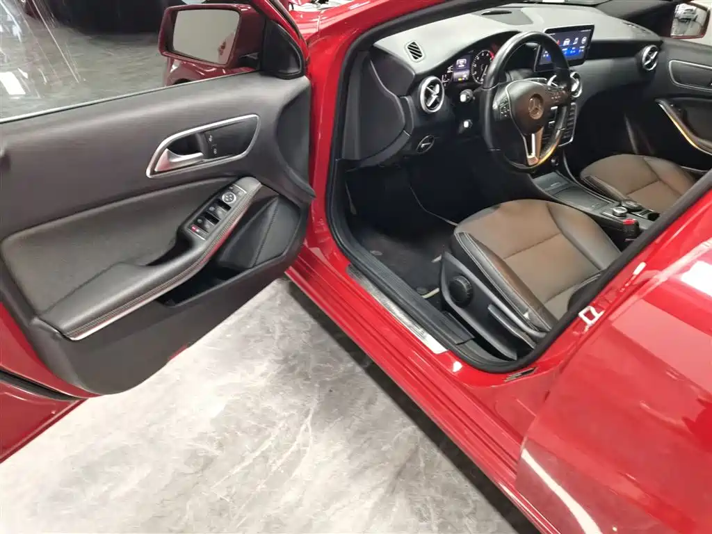Mercedes-Benz A-Class 2015 — фото 16