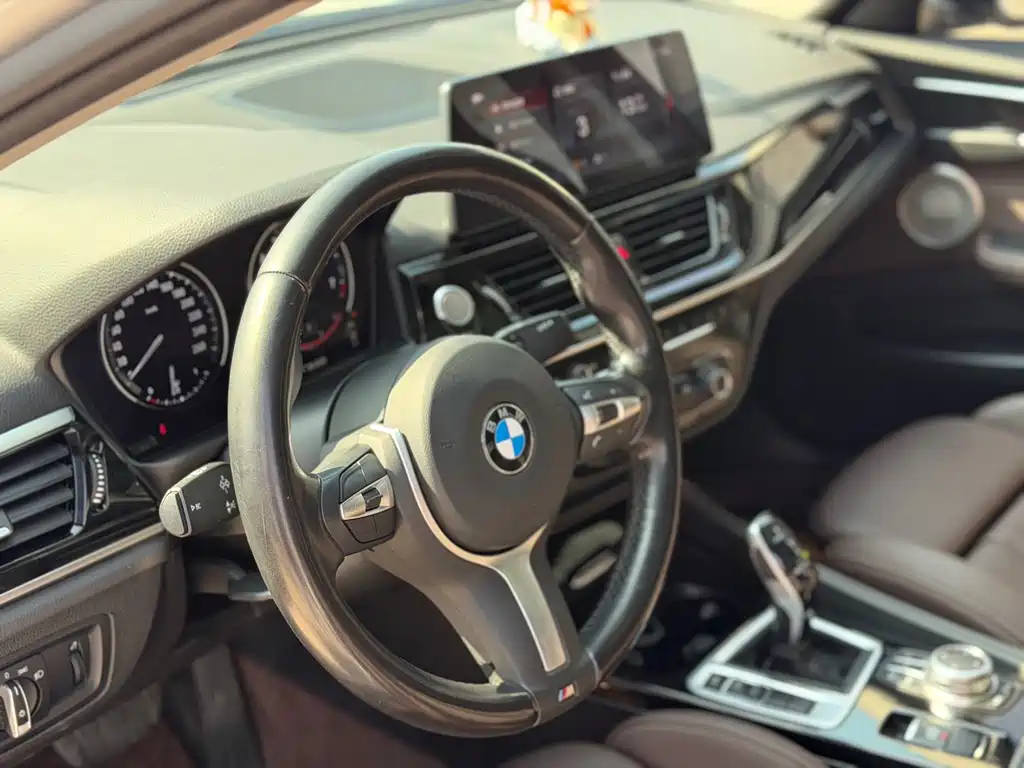 BMW 1 Series 2023 — фото 15