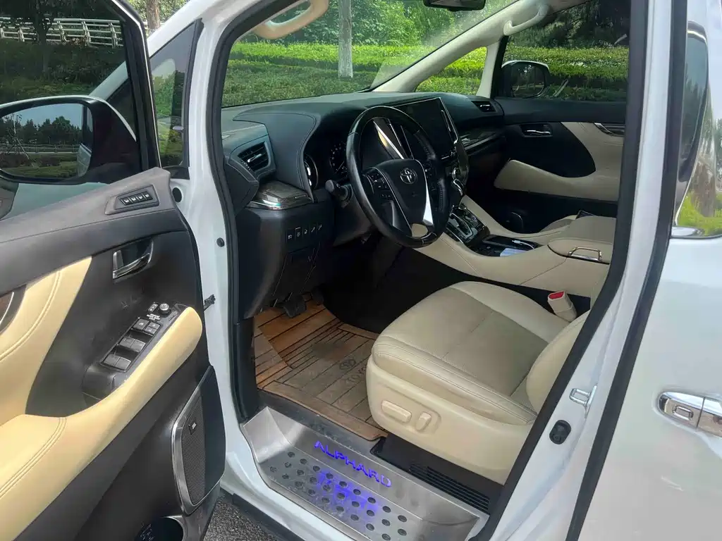 Toyota Alphard 2021