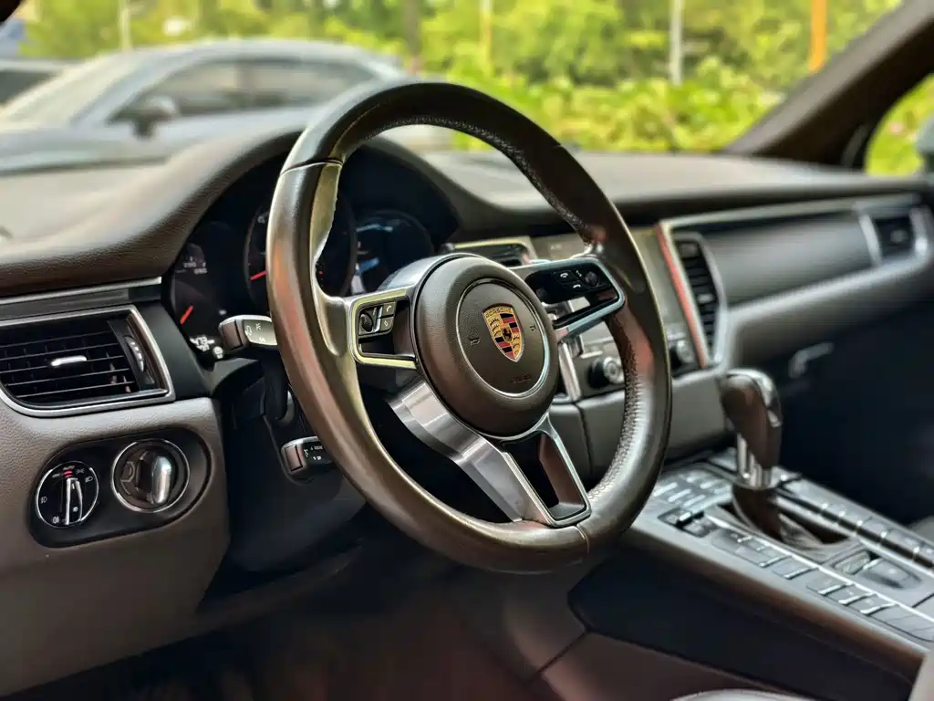 Porsche Macan 2017 — фото 13