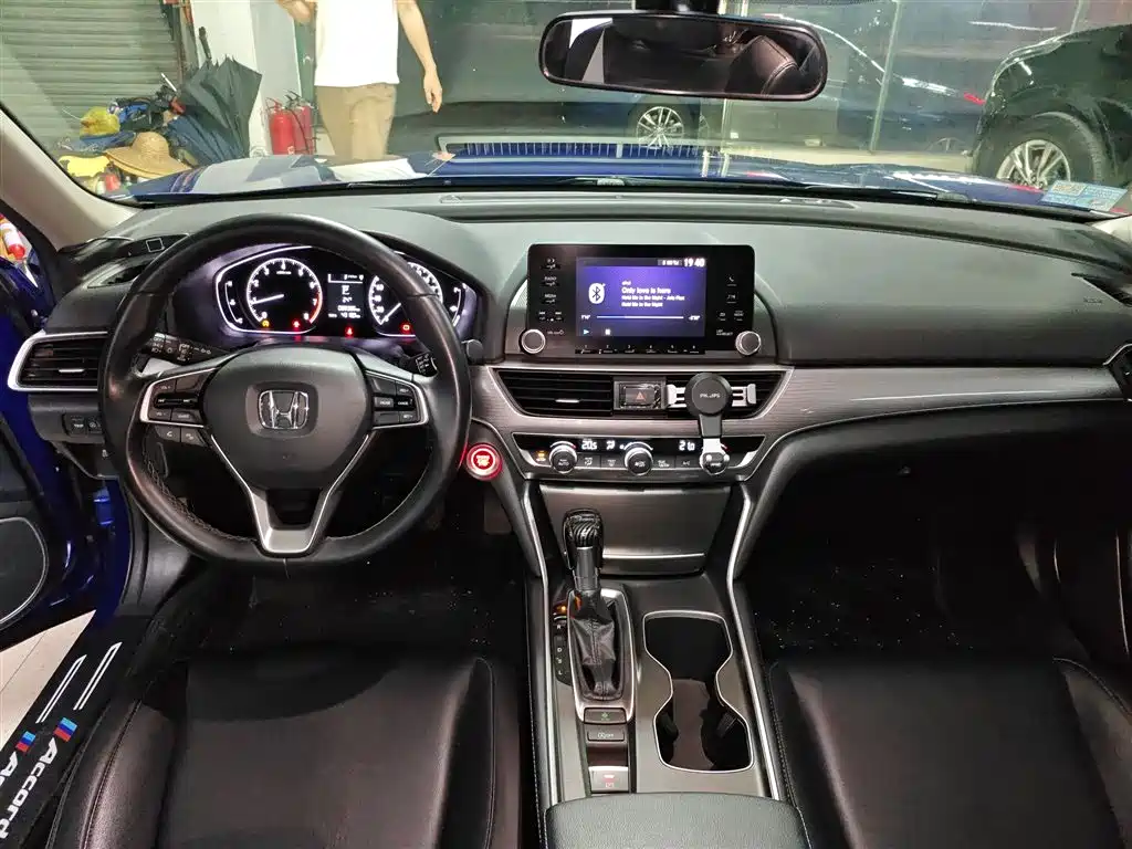 Honda Accord 2018 — фото 10
