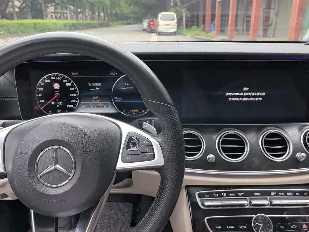 Mercedes-Benz E-Class 2016 — фото 15