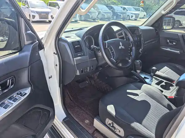 Mitsubishi Pajero 2017