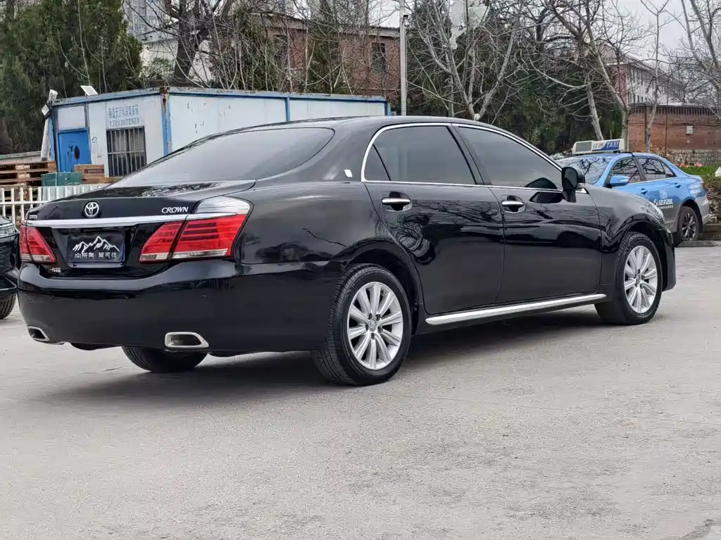 Toyota Crown 2013 — фото 4