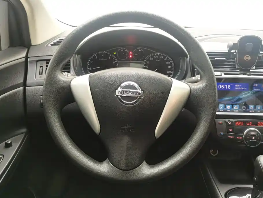Nissan Tiida 2013 — фото 15