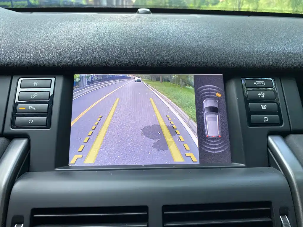 Land Rover Discovery Sport 2017 — фото 11