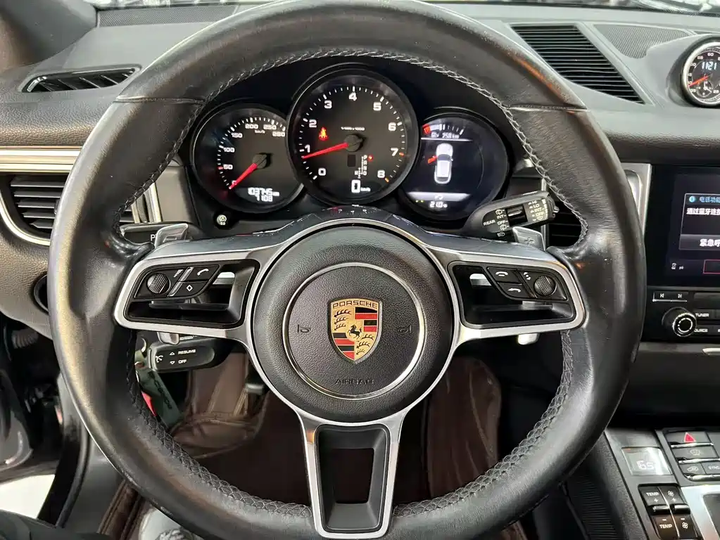 Porsche Macan 2017 — фото 10