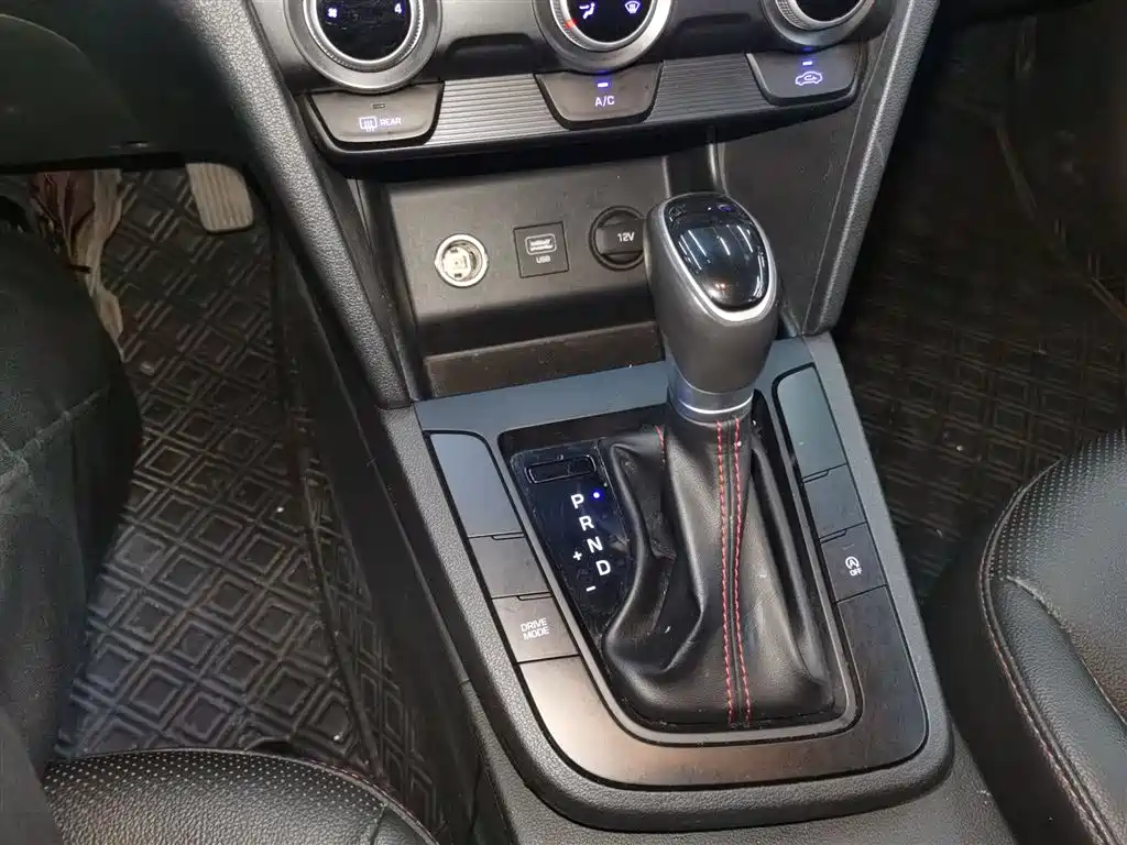 Hyundai Elantra 2019 — фото 10