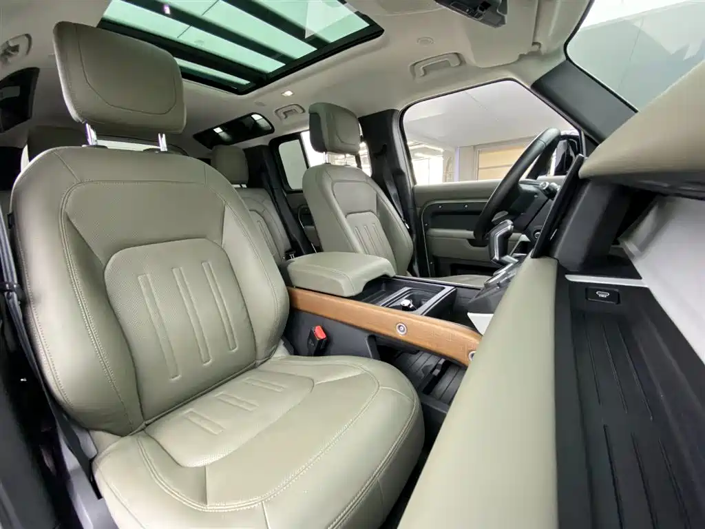 Land Rover Defender 2021 — фото 10