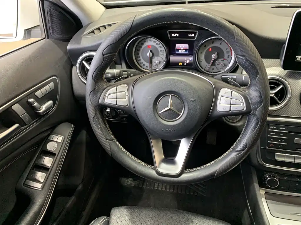 Mercedes-Benz GLA 2017 — фото 11