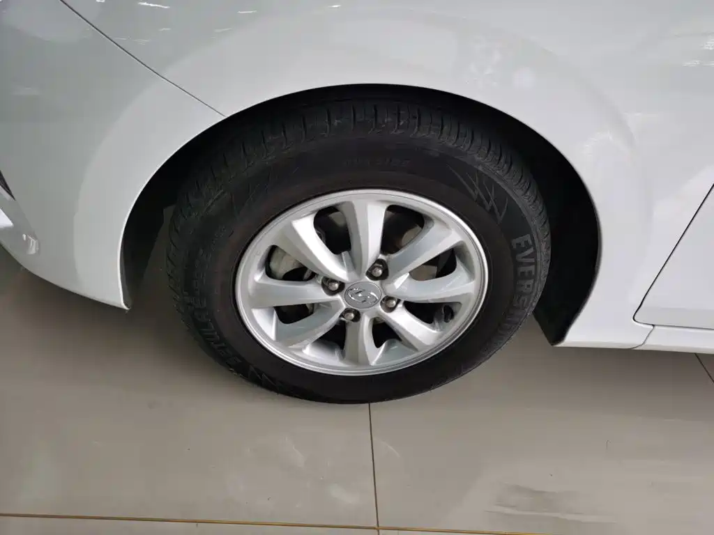 Hyundai Verna 2018 — фото 25