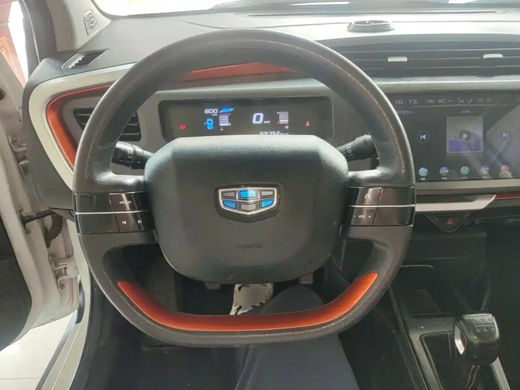 Geely Vision X1 2018 — фото 11