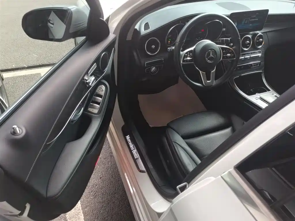 Mercedes-Benz C-Class 2019 — фото 16