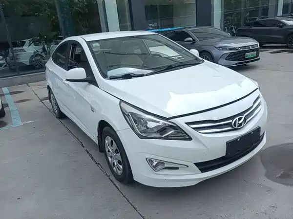 Hyundai Accent 2015