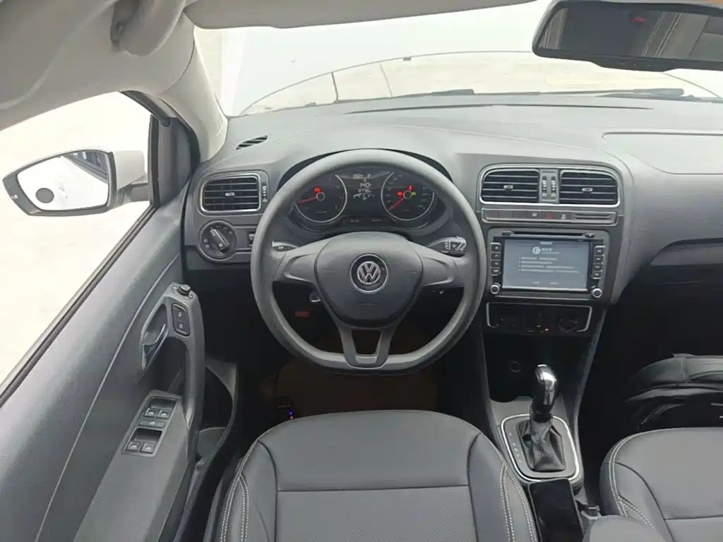 Volkswagen Polo 2016 — фото 11