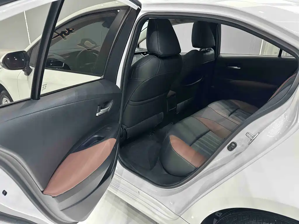 Toyota Corolla 2023 — фото 12