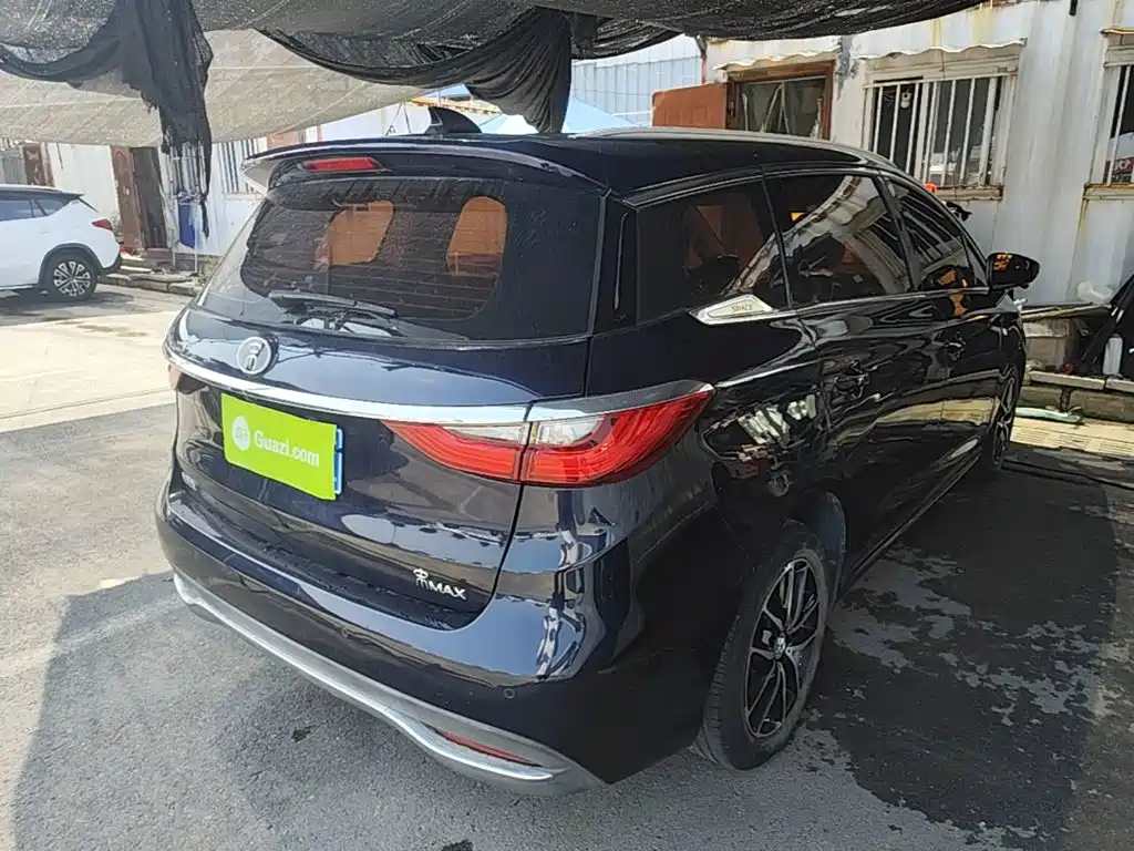 BYD MAX 2018