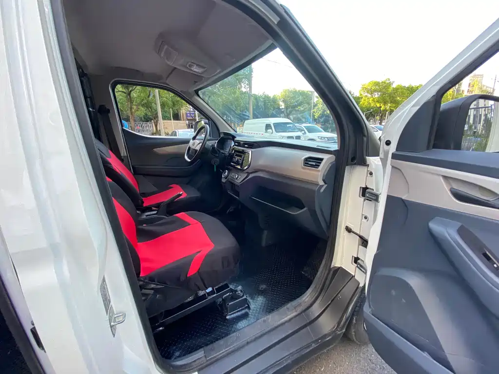 Maxus EV30 2024