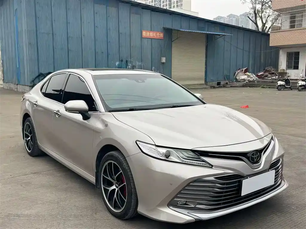 Toyota Camry 2019 — фото 4