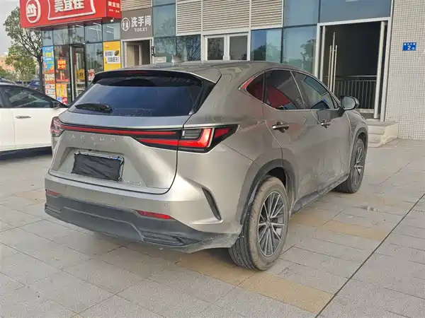 Lexus NX 2024