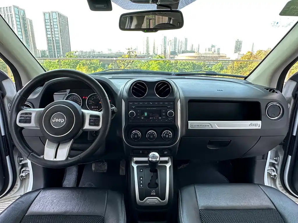 Jeep Compass 2015 — фото 14