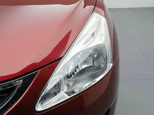 Nissan Tiida 2013