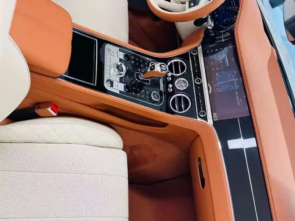 Bentley Continental 2021 — фото 9