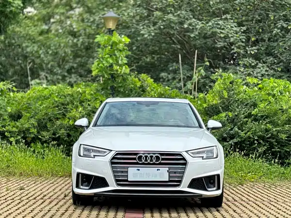 Audi A4L 2019