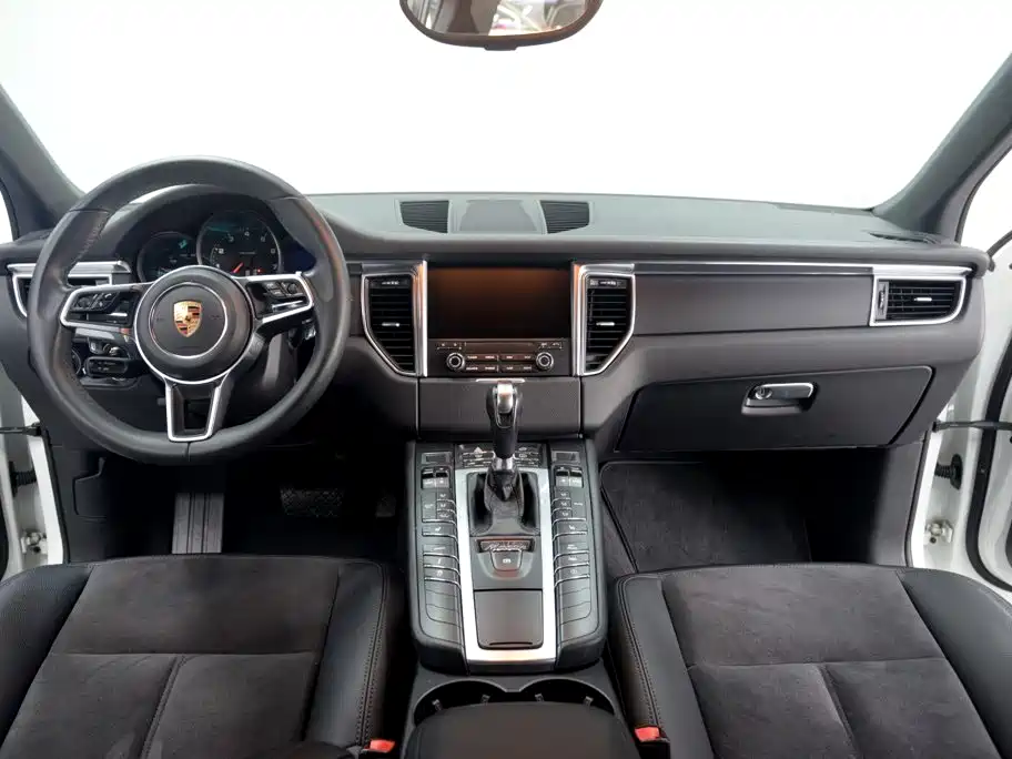 Porsche Macan 2017 — фото 11