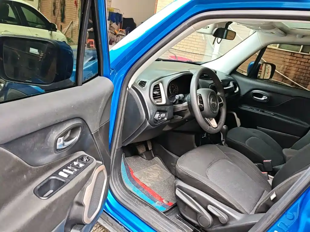 Jeep Renegade 2018 — фото 16