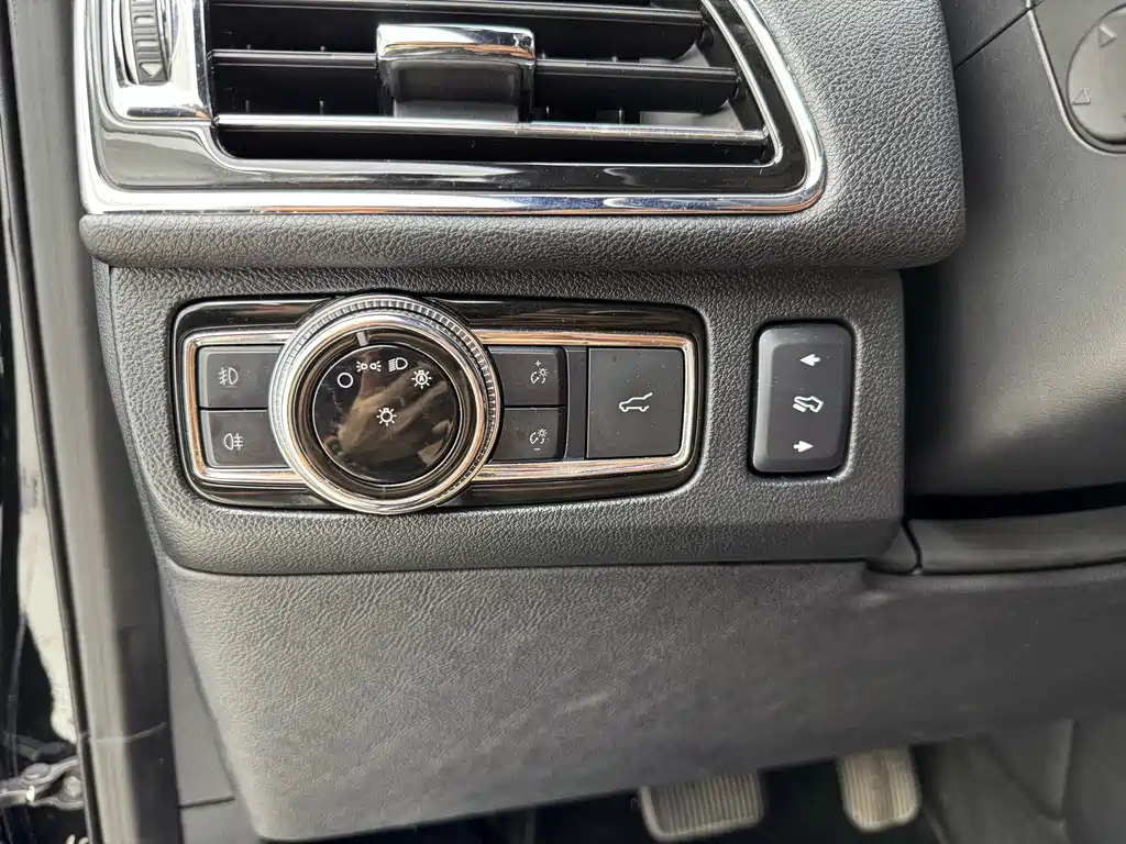 Lincoln Navigator 2018 — фото 18