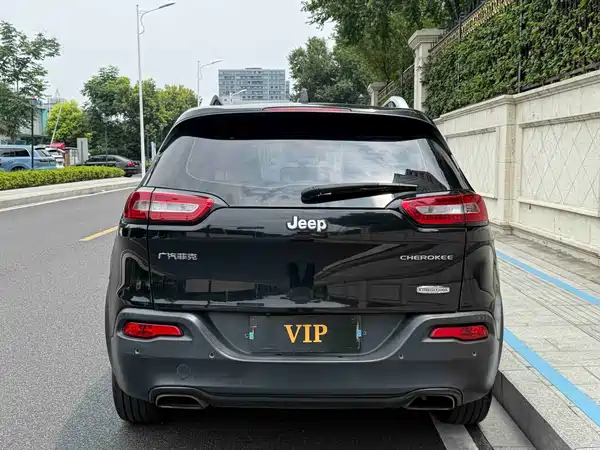 Jeep Cherokee 2016