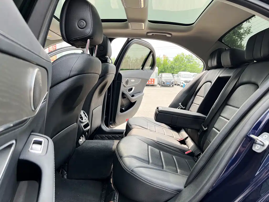 Mercedes-Benz C-Class 2019 — фото 18