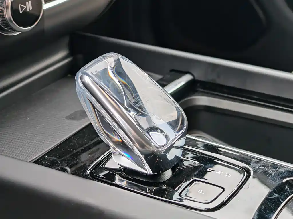 Volvo XC60 2025 — фото 14