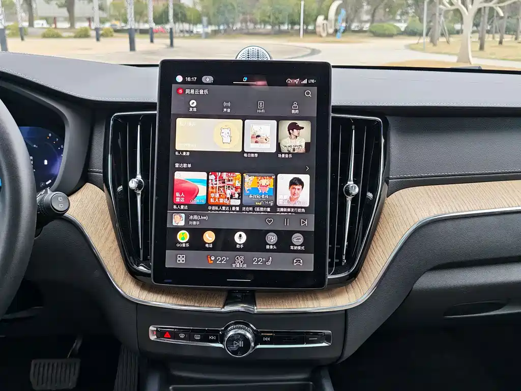 Volvo XC60 2025 — фото 29