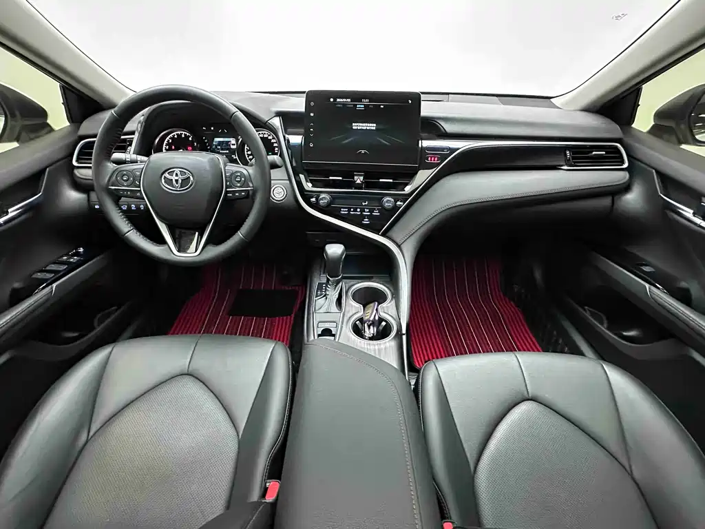 Toyota Camry 2023 — фото 14