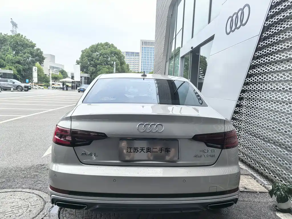 Audi A4L 2019