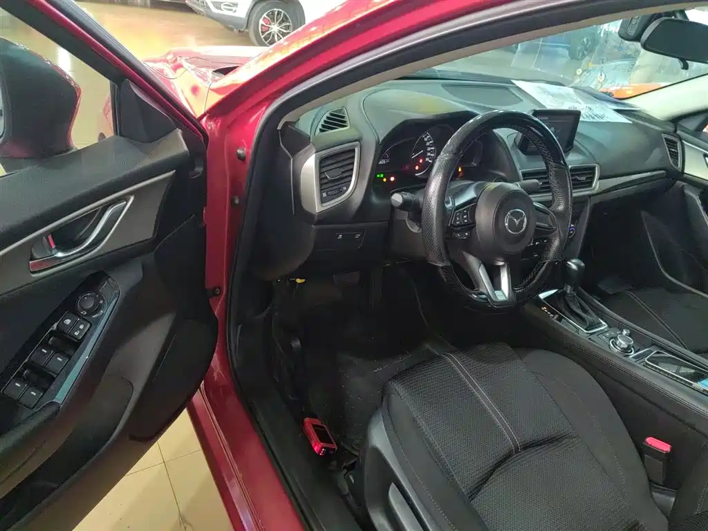 Mazda 3 Axela 2019 — фото 16