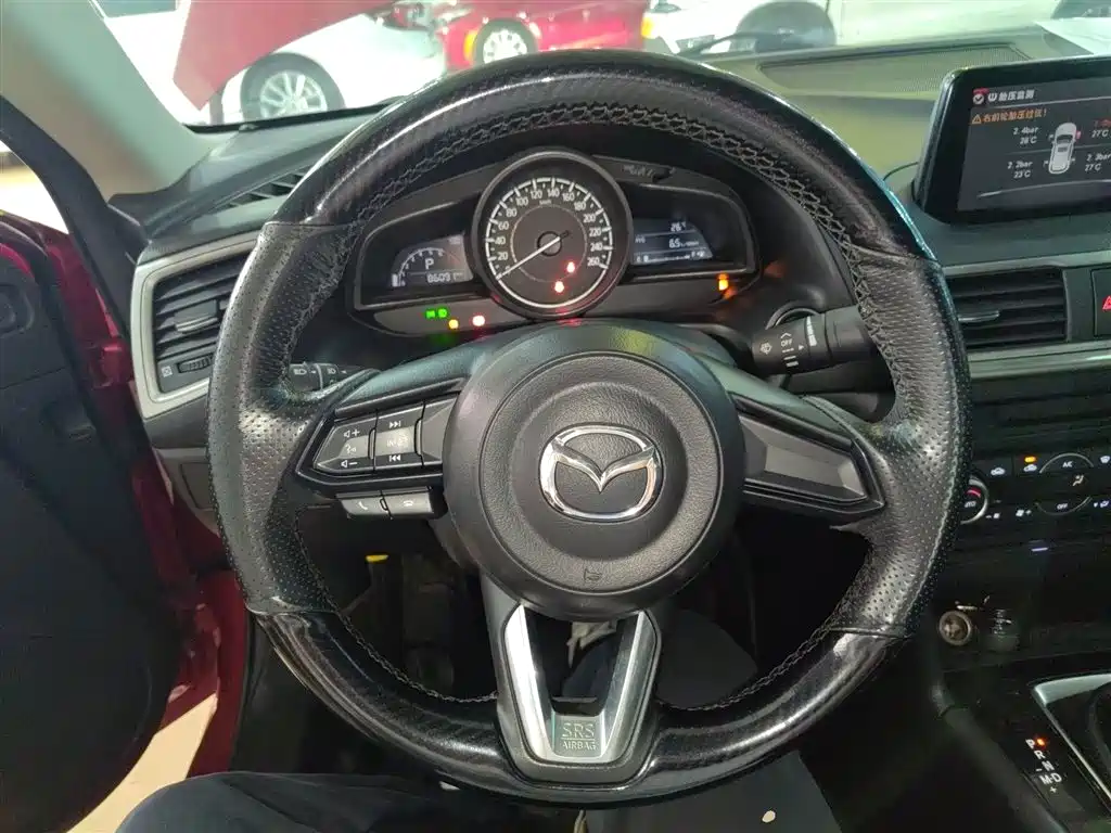 Mazda 3 Axela 2019 — фото 11