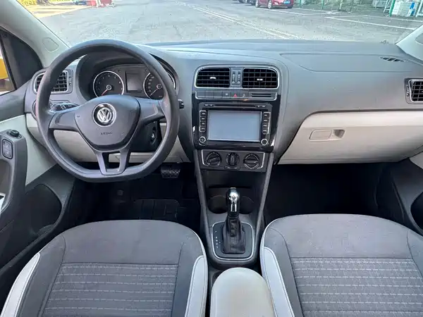 Volkswagen Polo 2015