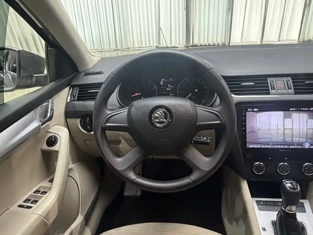 Skoda Octavia 2015 — фото 12