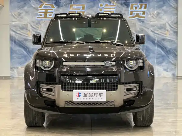Land Rover Defender 2024